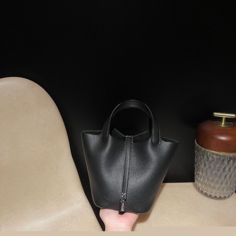 H**mes shopping bags